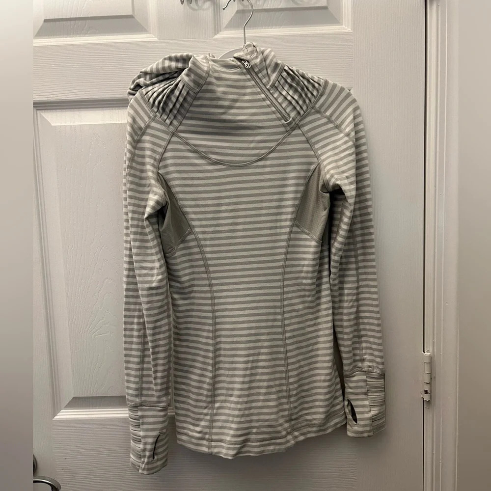 ! Lululemon Striped Silver Think Fast Hoodie Pullover  6, Rare